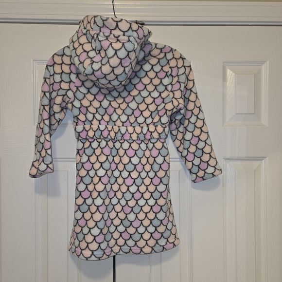 Colorful Mermaid Scale Patterned Robe - Picture 2 of 3